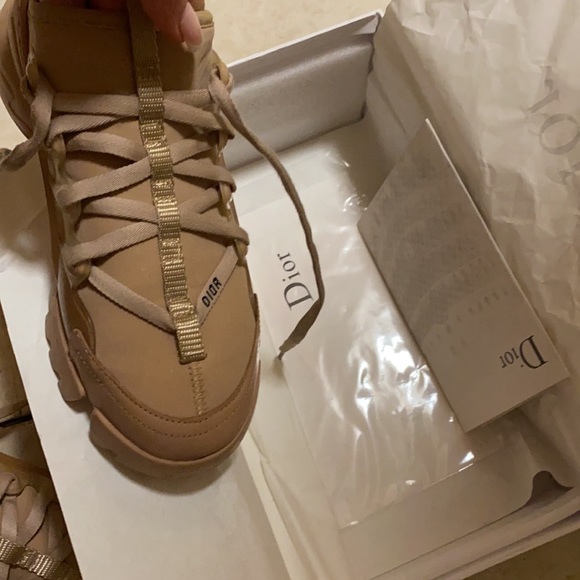 It’s dior. Good for 37 eu, 37.5eu - Picture 3 of 4